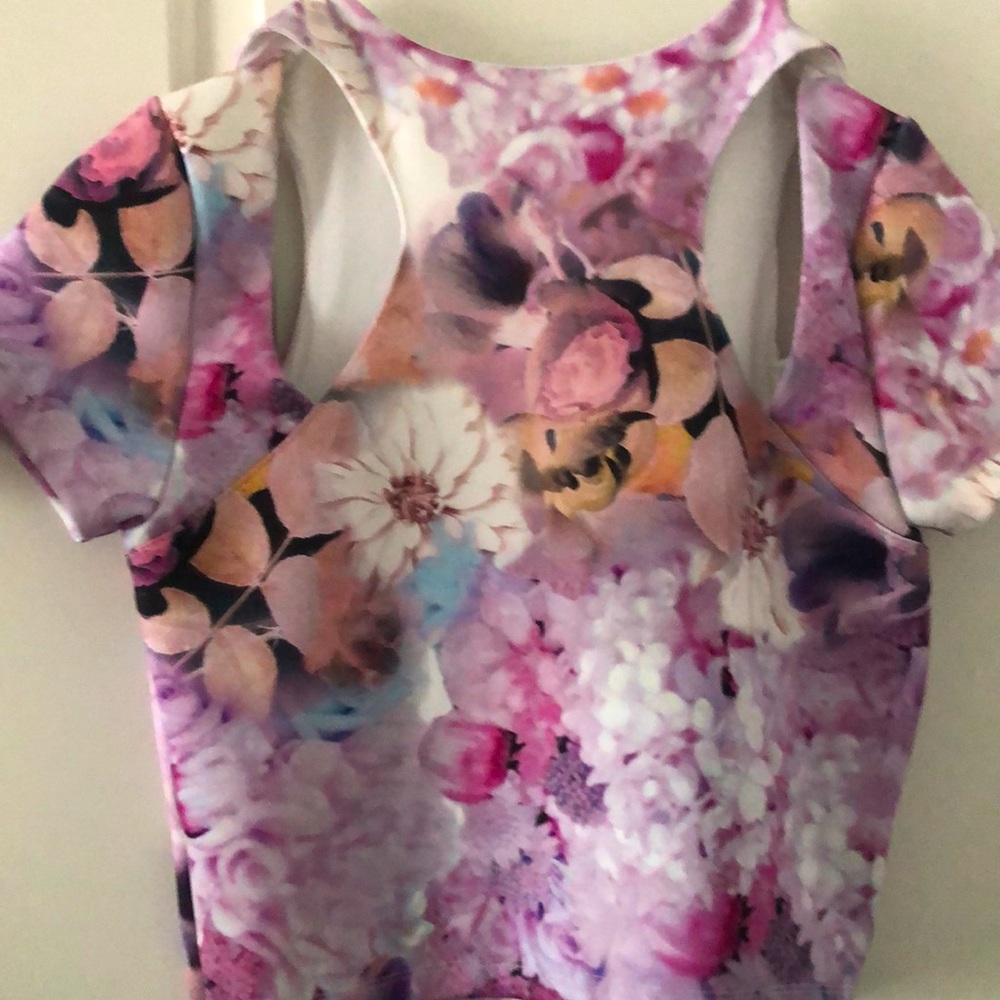 Floral Top - Picture 5 of 6